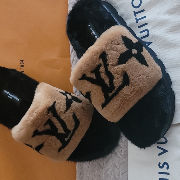 LOUIS VUITTON AUTHENTIC BLACK BROWN MINK LEATHER MULE MONOGRAM EMBOSSED 10 US 40 - Picture 16 of 17